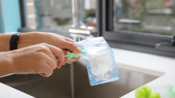 Cleaning Reusable Baby Food Pouches 